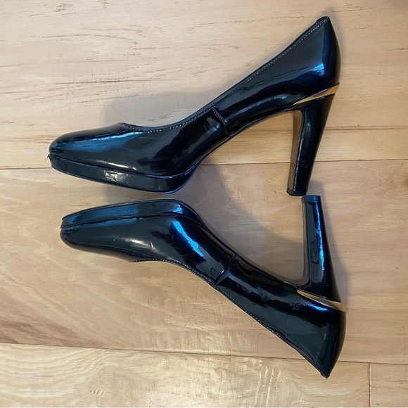 Tahari Black Patent Leather Heels Size 7 - Picture 3 of 8